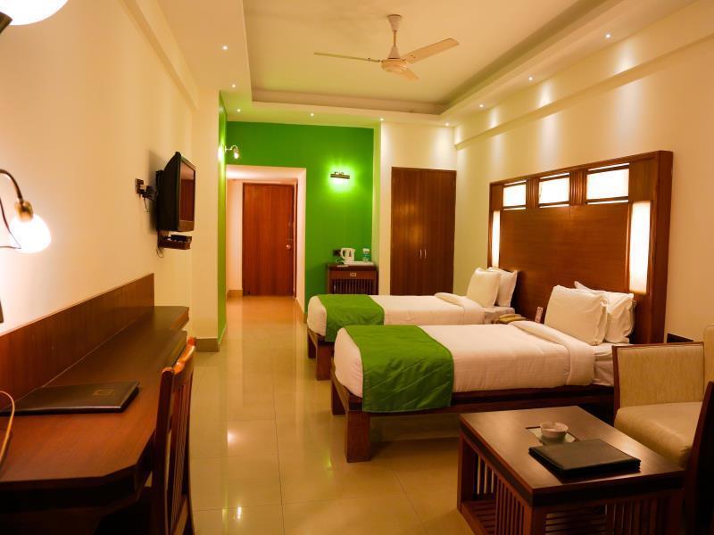 Inderlok Hotel Dehradun Dış mekan fotoğraf